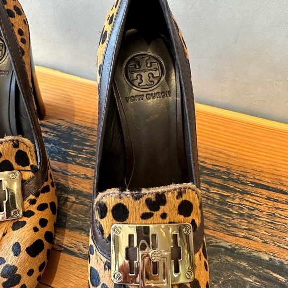 Tory Burch leopard heels - Picture 3 of 5